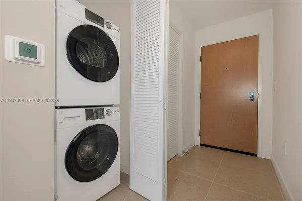 $890,000 | 11 Northeast 6th Street, Unit 814, Miami, FL 33132