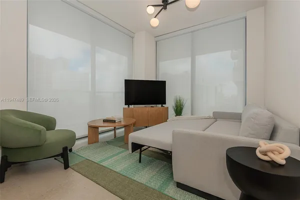 $890,000 | 11 Northeast 6th Street, Unit 814, Miami, FL 33132