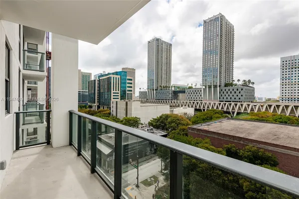 $890,000 | 11 Northeast 6th Street, Unit 814, Miami, FL 33132