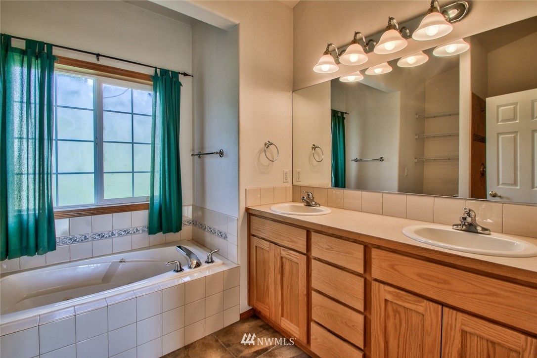 22622 North Starbird Road Mount Vernon, WA 98274 - Photo 12 of 25 Gallery Image 12