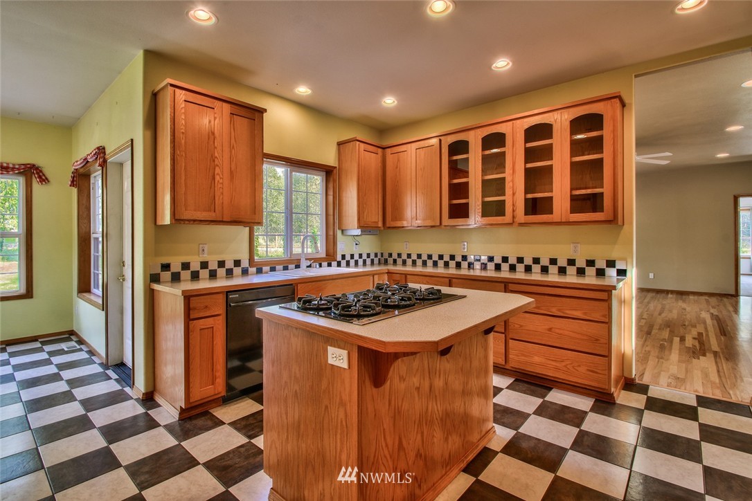 22622 North Starbird Road Mount Vernon, WA 98274 - Photo 5 of 25 Gallery Image 5