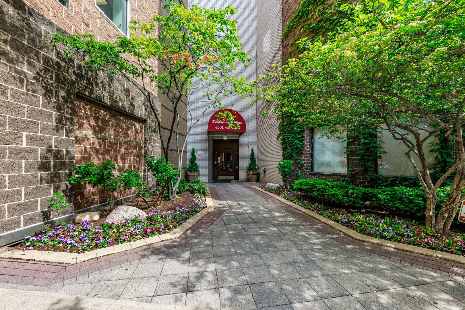 40 East 9th Street, Unit 1804 Chicago, IL 60605 - Photo 1 of 19