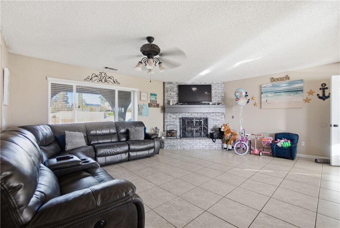 15358 Apple Valley Road Apple Valley, CA 92307 - Photo 11 of 24
