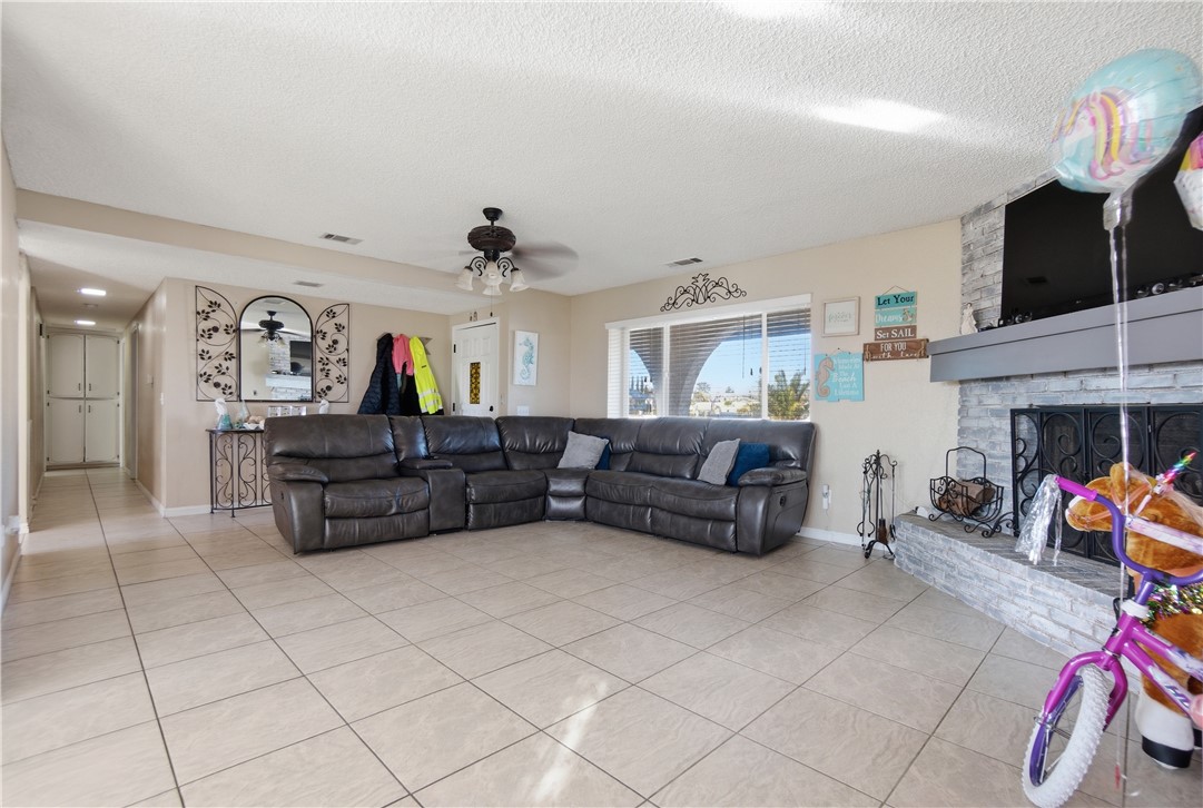 15358 Apple Valley Road Apple Valley, CA 92307 - Photo 12 of 24