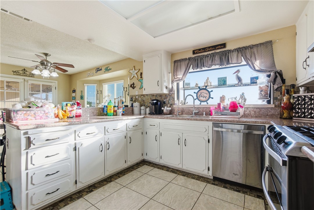 15358 Apple Valley Road Apple Valley, CA 92307 - Photo 4 of 24