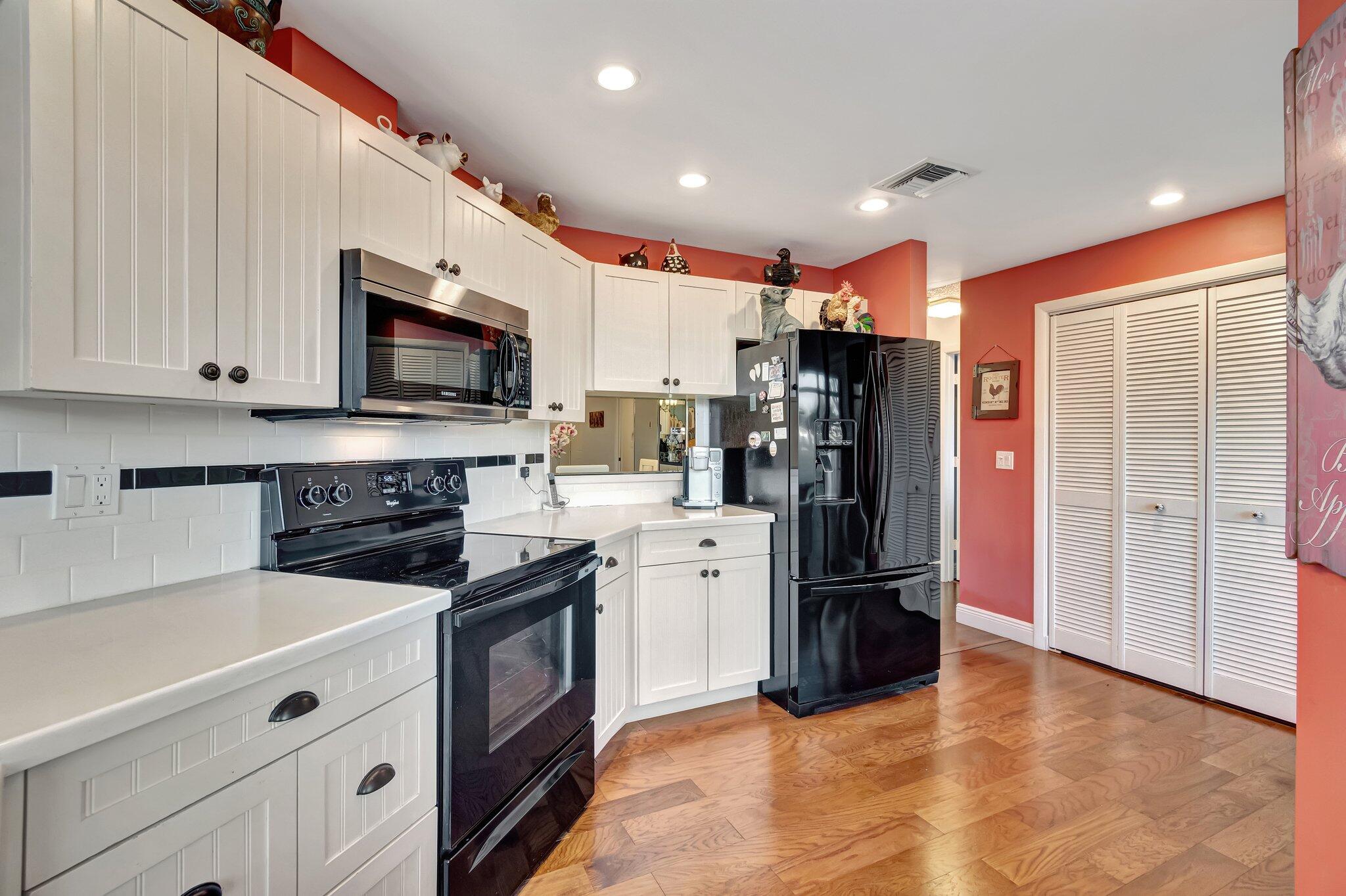 7448 La Paz Boulevard, Unit 102 Boca Raton, FL 33433 - Photo 5 of 23 UPDATED APPLIANCES