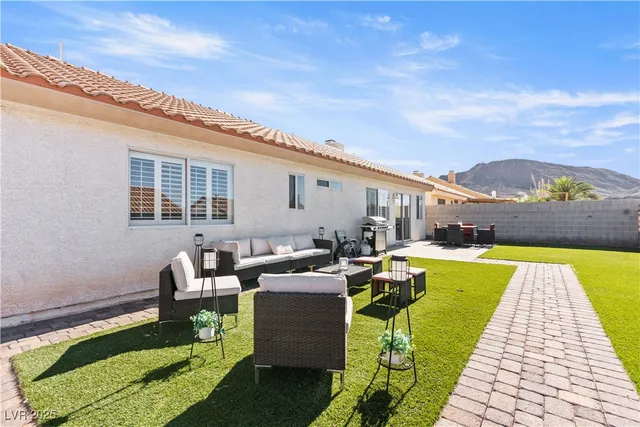 $3,000 | 131 East Tamarack Drive, Henderson, NV 89002