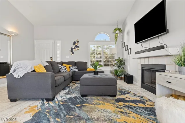 $3,000 | 131 East Tamarack Drive, Henderson, NV 89002