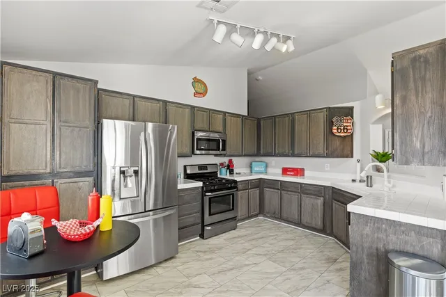 $3,000 | 131 East Tamarack Drive, Henderson, NV 89002