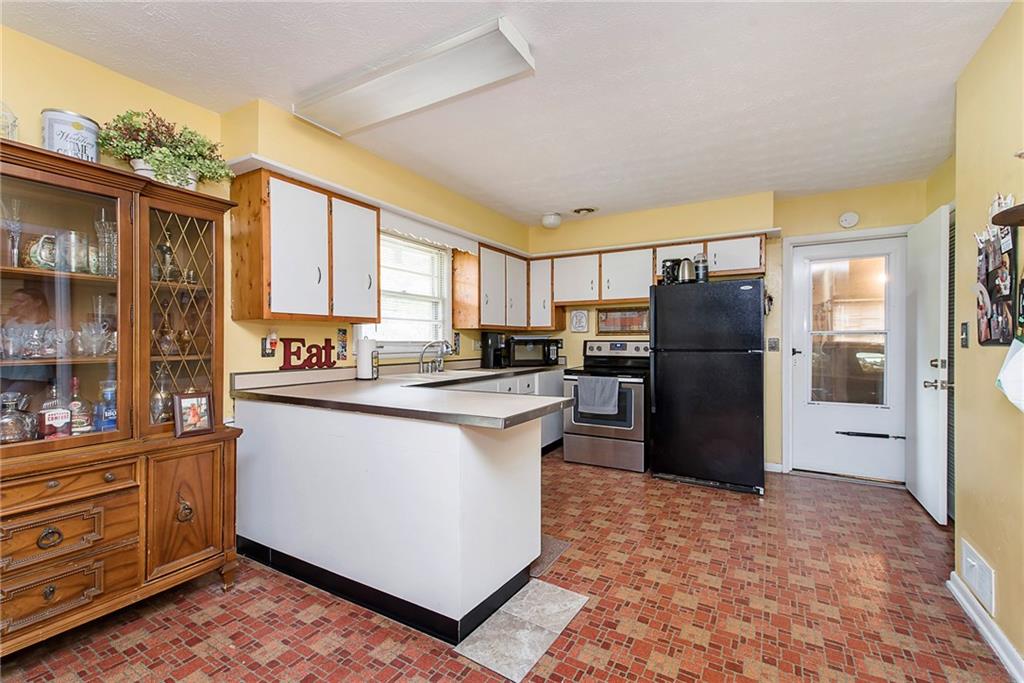 831 Longfellow Road Anderson, IN 46011 - Photo 8 of 23 Gallery Image 8