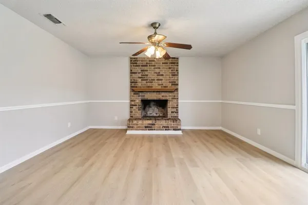 $249,000 | 413 Glenhaven Drive, Azle, TX 76020