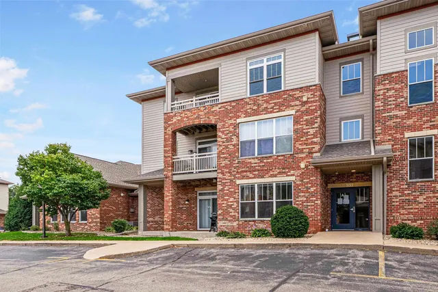 $250,000 | 101 Metro Terrace, Unit 302, Madison, WI 53718