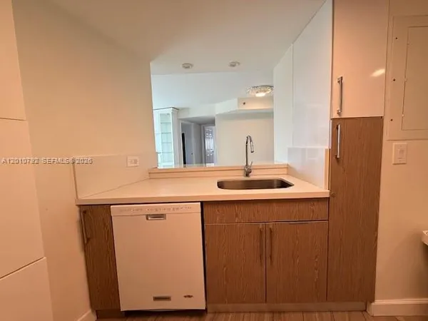 $2,500 | 2415 Northwest 16th St Road, Unit 6051, Miami, FL 33125