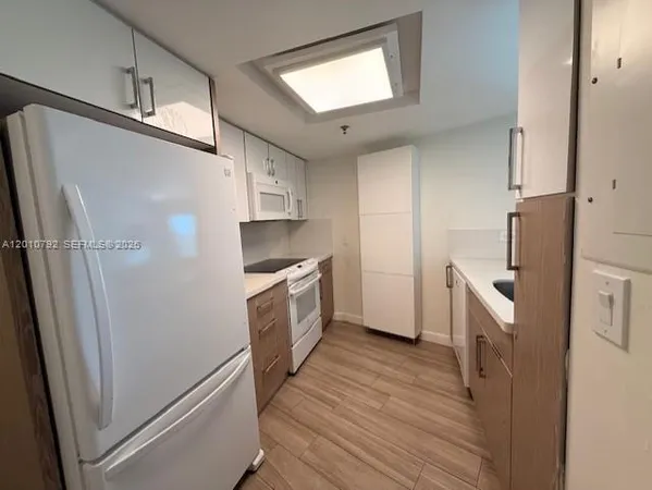 $2,500 | 2415 Northwest 16th St Road, Unit 6051, Miami, FL 33125