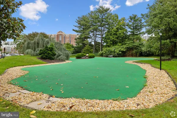 $2,690 | 307 Yoakum Parkway, Unit 920, Alexandria, VA 22304