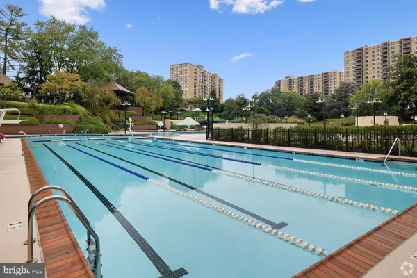 $2,690 | 307 Yoakum Parkway, Unit 920, Alexandria, VA 22304
