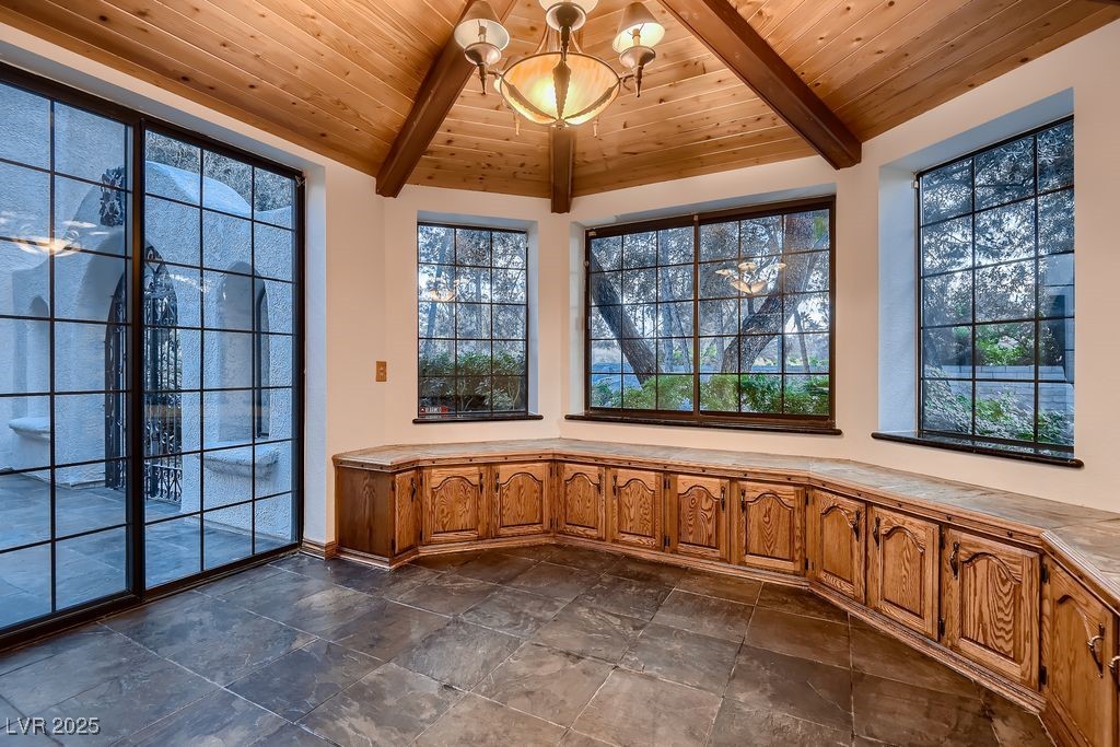 1 Quail Run Road Henderson, NV 89014 - Photo 23 of 82 Wrap around window seating and patio access