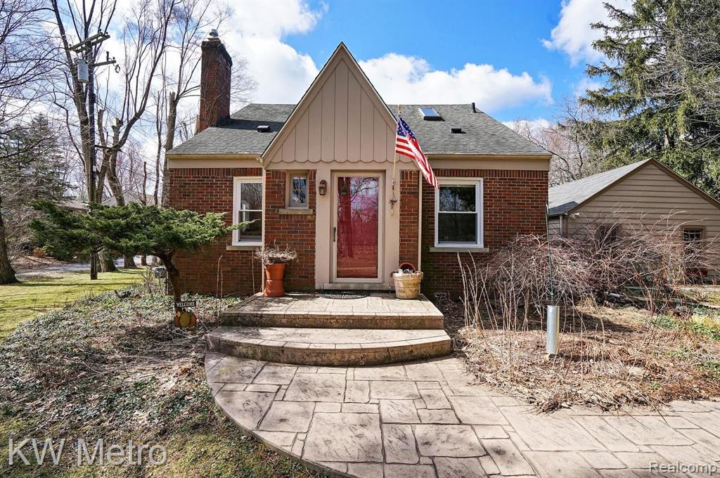 31675 Lahser Road Beverly Hills, MI 48025 - Photo 1 of 28
