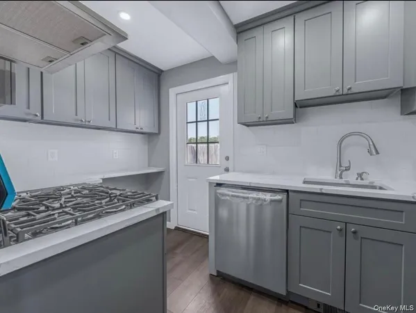 $5,950 | 6 East Barclay Street, Hicksville, NY 11801
