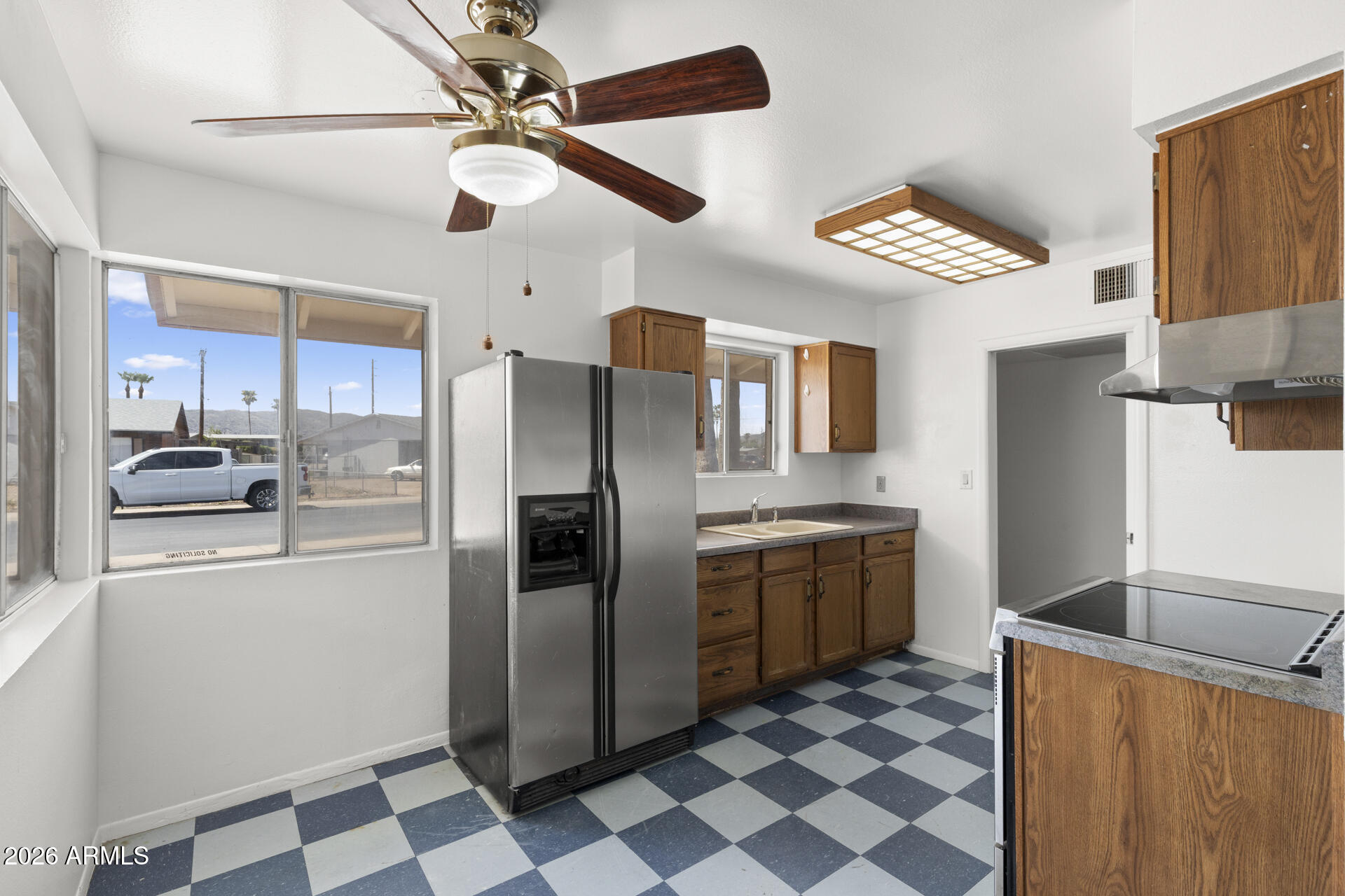 2242 East Chipman Road Phoenix, AZ 85040 - Photo 7 of 25 KITCHEN