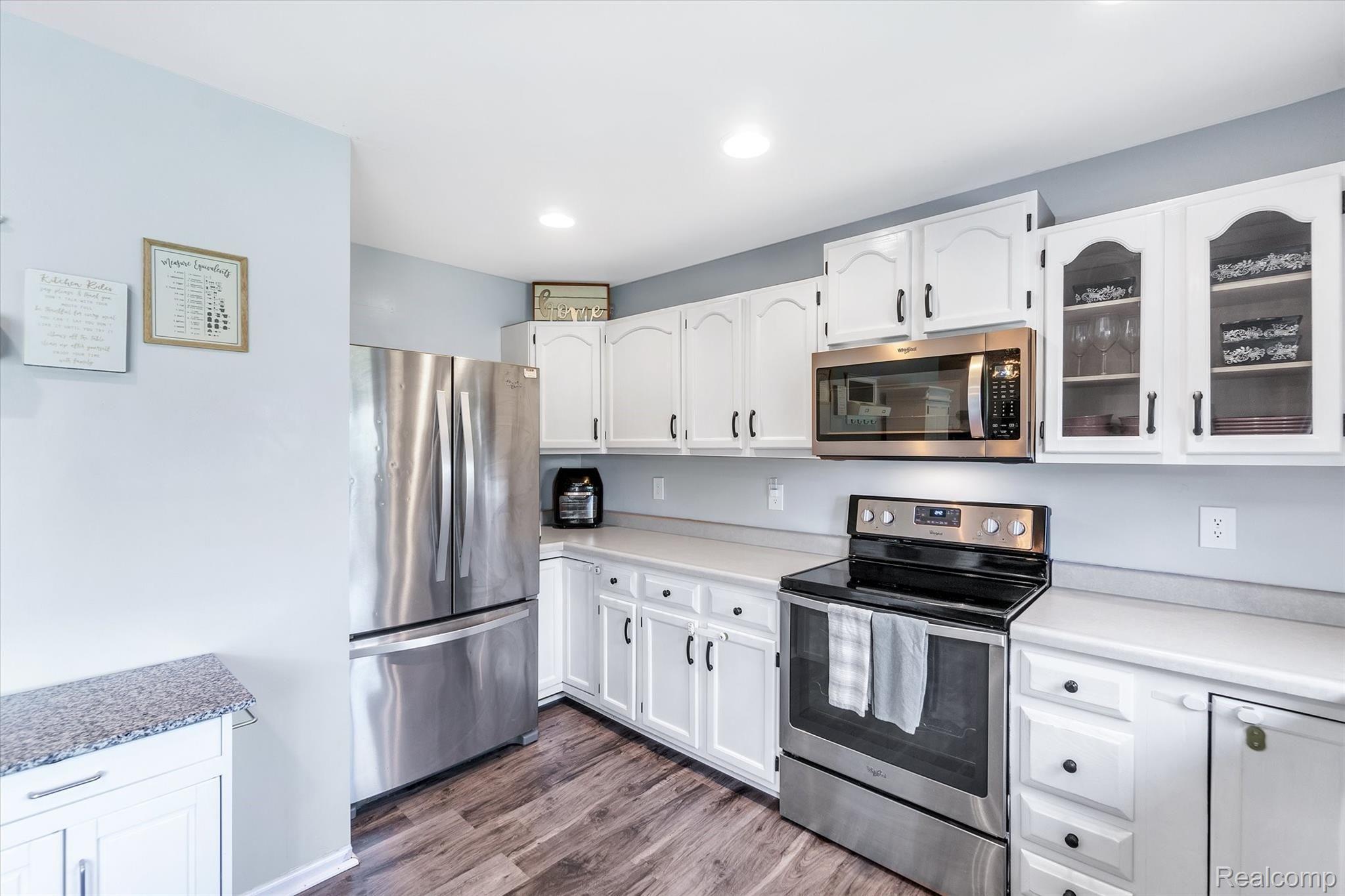 1208 Shell Street Fenton, MI 48430 - Photo 14 of 37 13-1208-Shell-St-WindowStill-Real-Estate-Photography-13.jpg
