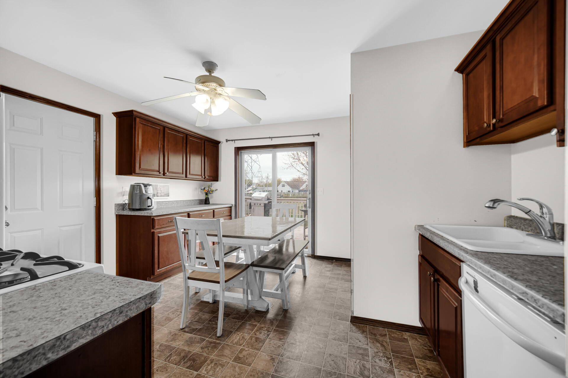 379 Rainier Road Valparaiso, IN 46385 - Photo 5 of 12 1920x1280