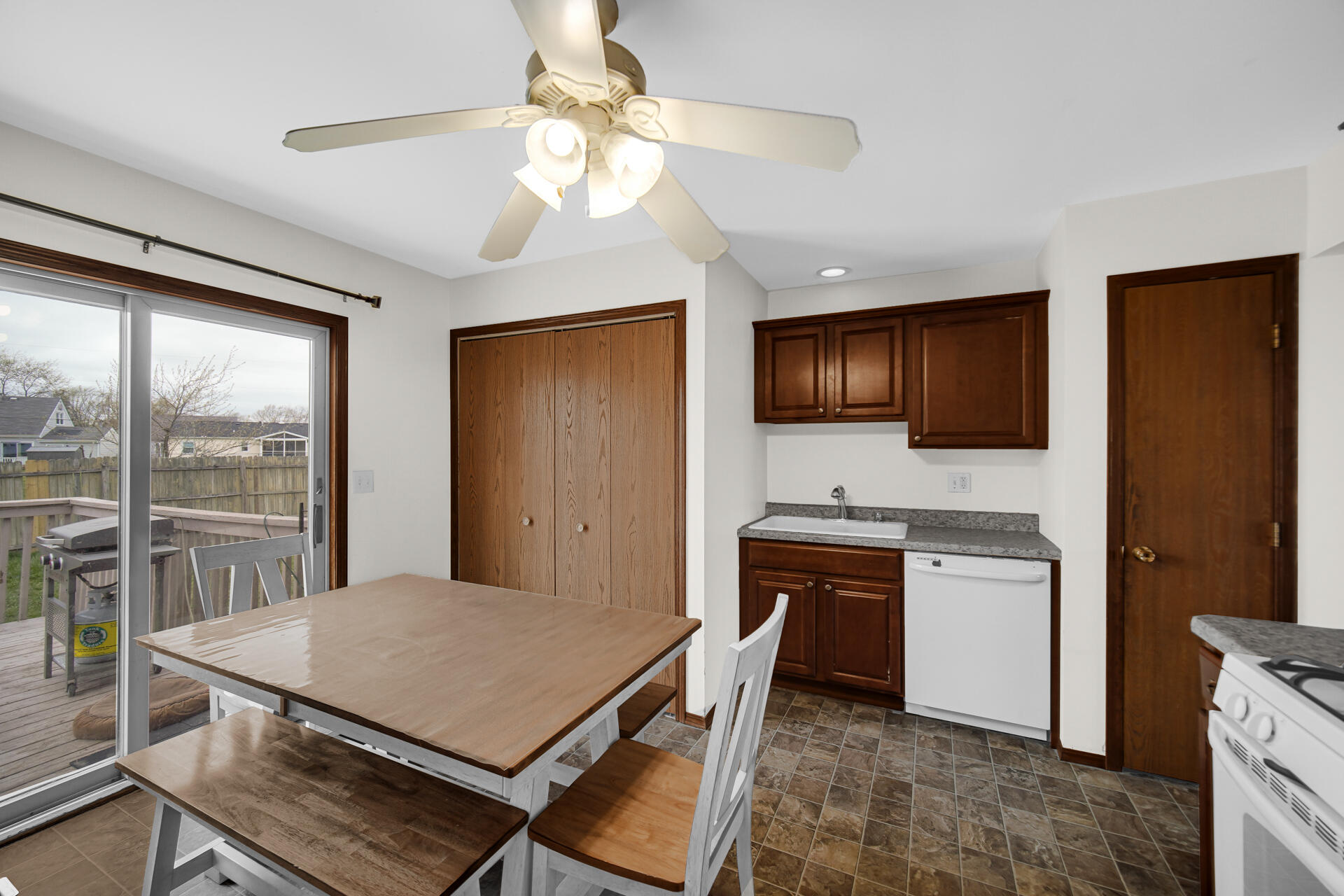 379 Rainier Road Valparaiso, IN 46385 - Photo 6 of 12 1920x1280
