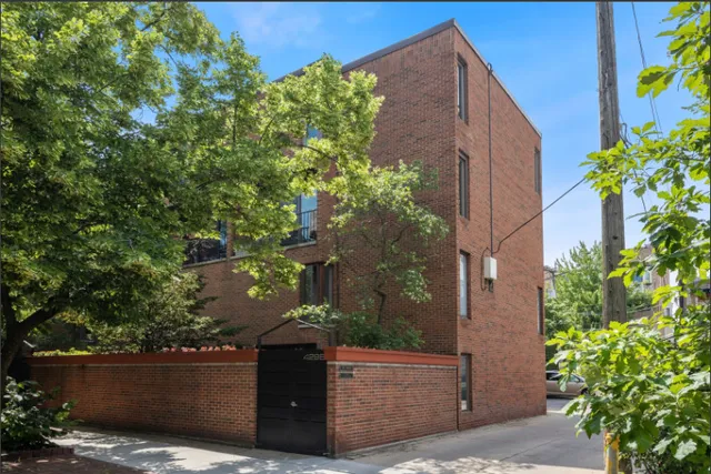 $685,000 | 429 West Grant Place, Unit D, Chicago, IL 60614