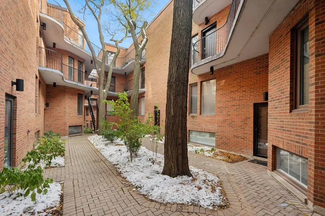 $685,000 | 429 West Grant Place, Unit D, Chicago, IL 60614
