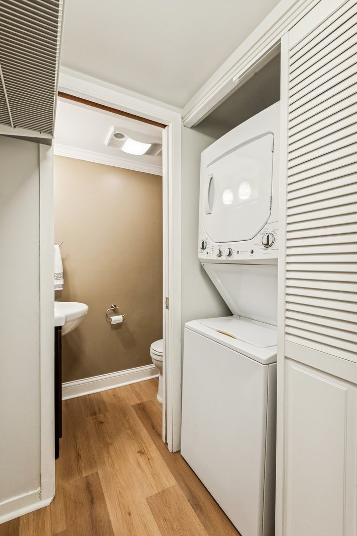 429 West Grant Place, Unit D Chicago, IL 60614 - Photo 10 of 20 a view of bathroom with a washer and dryer