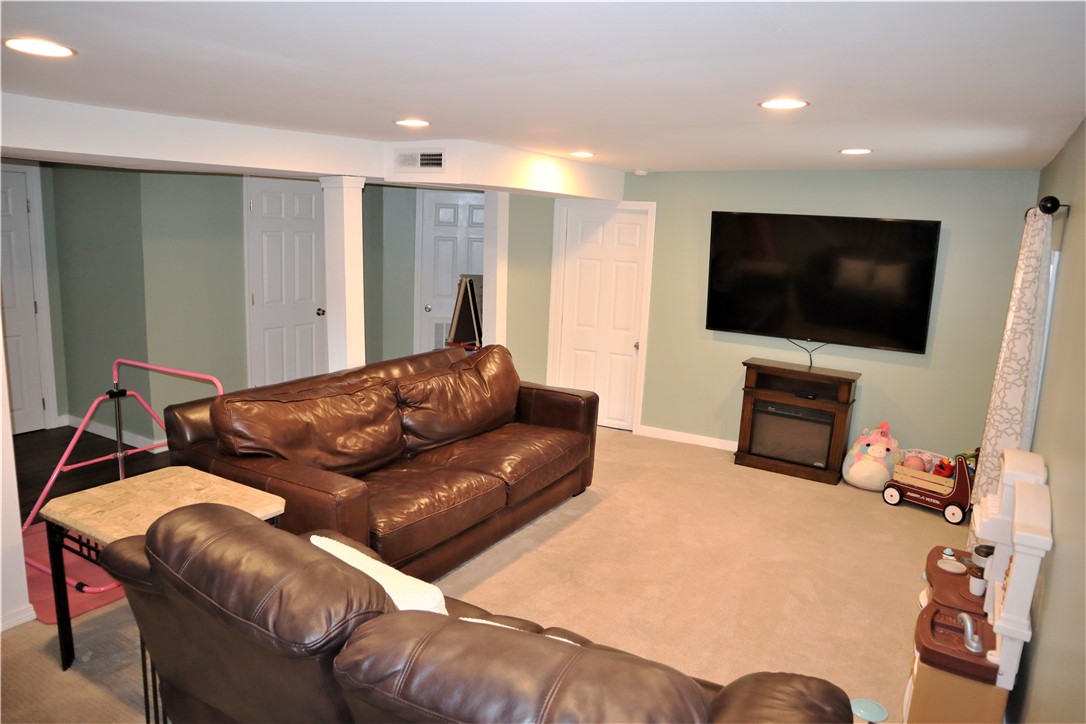 22 Narragansett Road Cumberland, RI 02864 - Photo 17 of 25