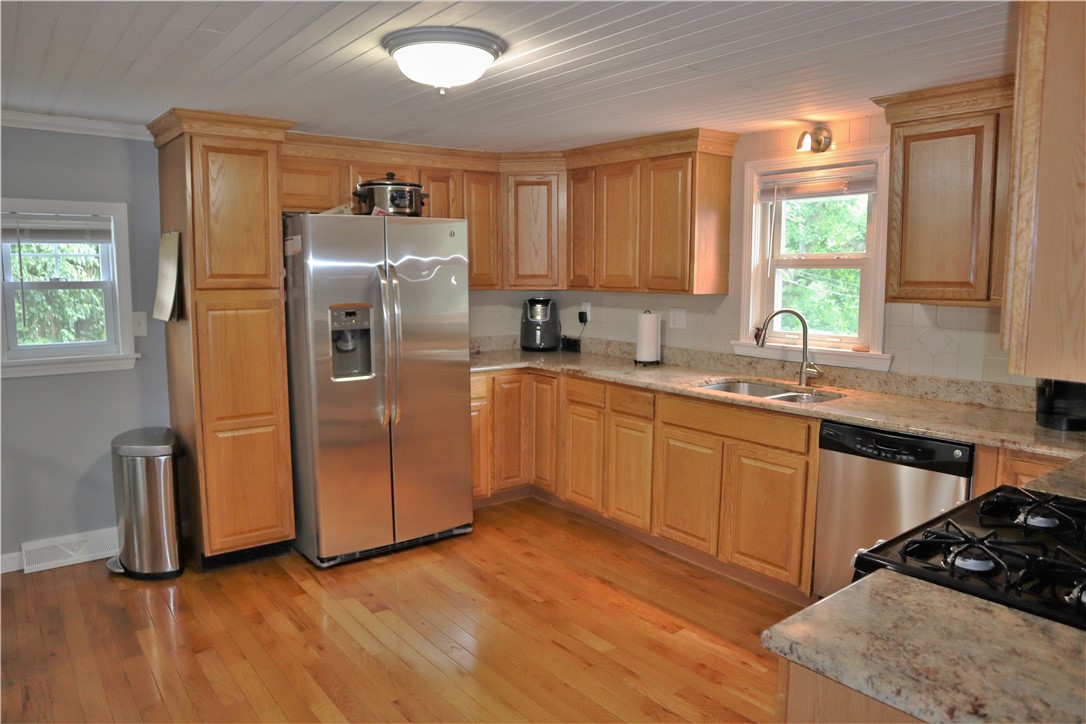 22 Narragansett Road Cumberland, RI 02864 - Photo 2 of 25