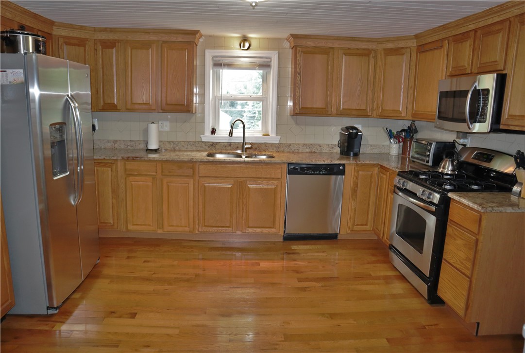 22 Narragansett Road Cumberland, RI 02864 - Photo 3 of 25