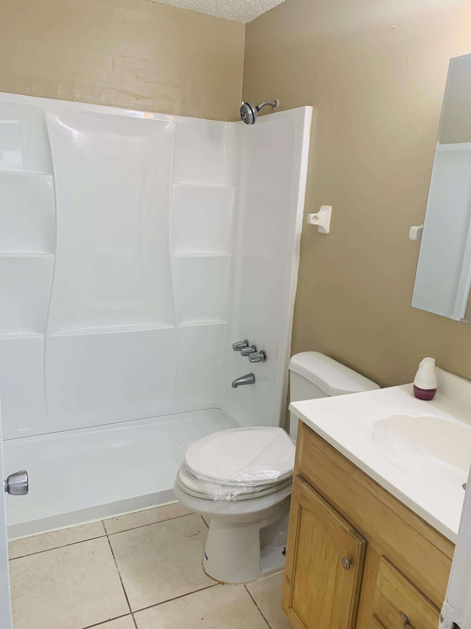 3370 Northwest 40th Drive Okeechobee, FL 34972 - Photo 2 of 14 a bathroom with a sink and a toilet