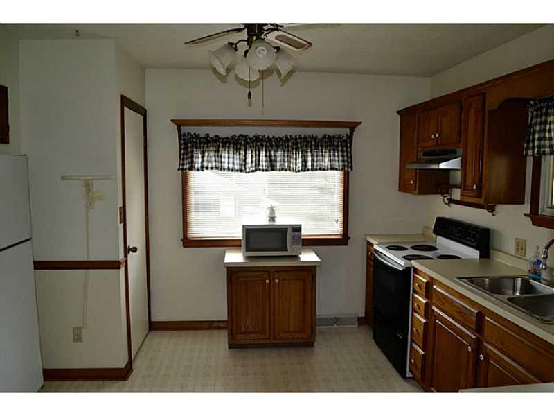 203 Kyle Road Valencia, PA 16059 - Photo 4 of 21 Kitchen.