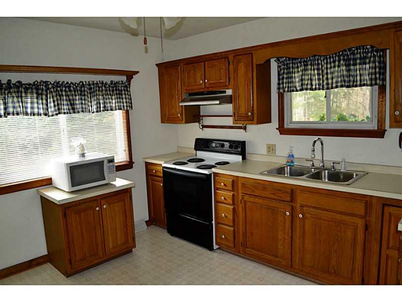 203 Kyle Road Valencia, PA 16059 - Photo 5 of 21 Kitchen.