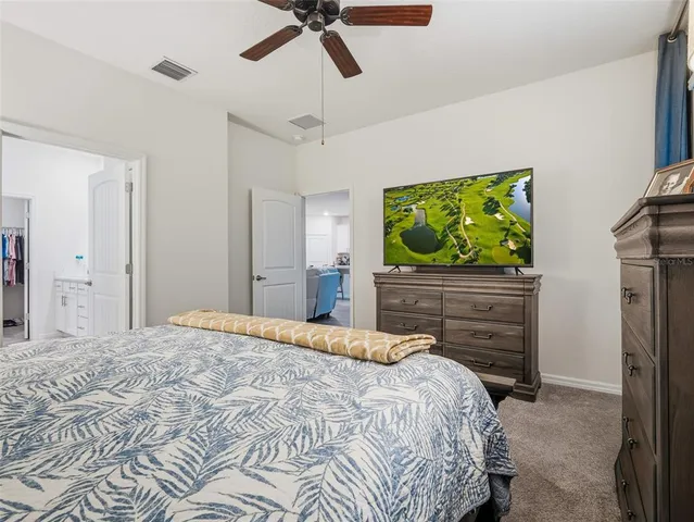a en suite bathroom with double sink and a large mirror