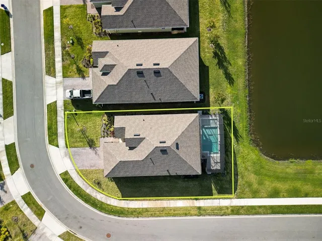 a view of house with a street