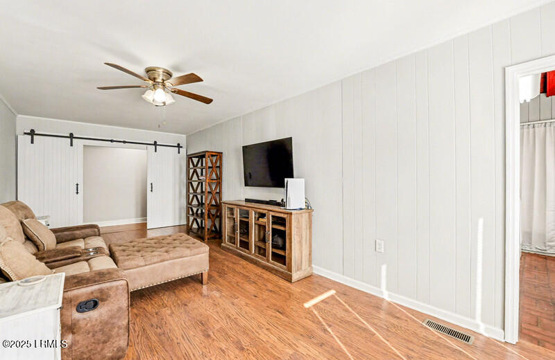 411 Willard Street Hampton, SC 29924 - Photo 19 of 43 living room .5b