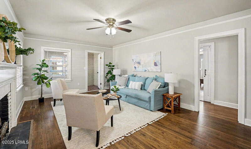 411 Willard Street Hampton, SC 29924 - Photo 4 of 43 Living room