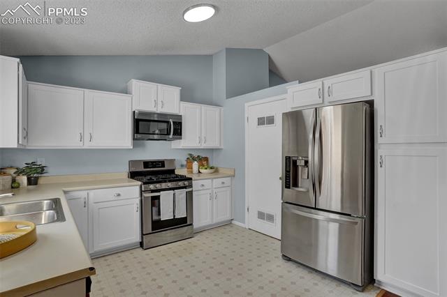 5135 Victory Road Colorado Springs, CO 80911 - Photo 6 of 35 Gallery Image 6