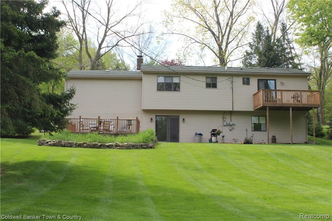 11882 Knob Hill Road Brighton, MI 48114 - Photo 39 of 41 view of the back of the home