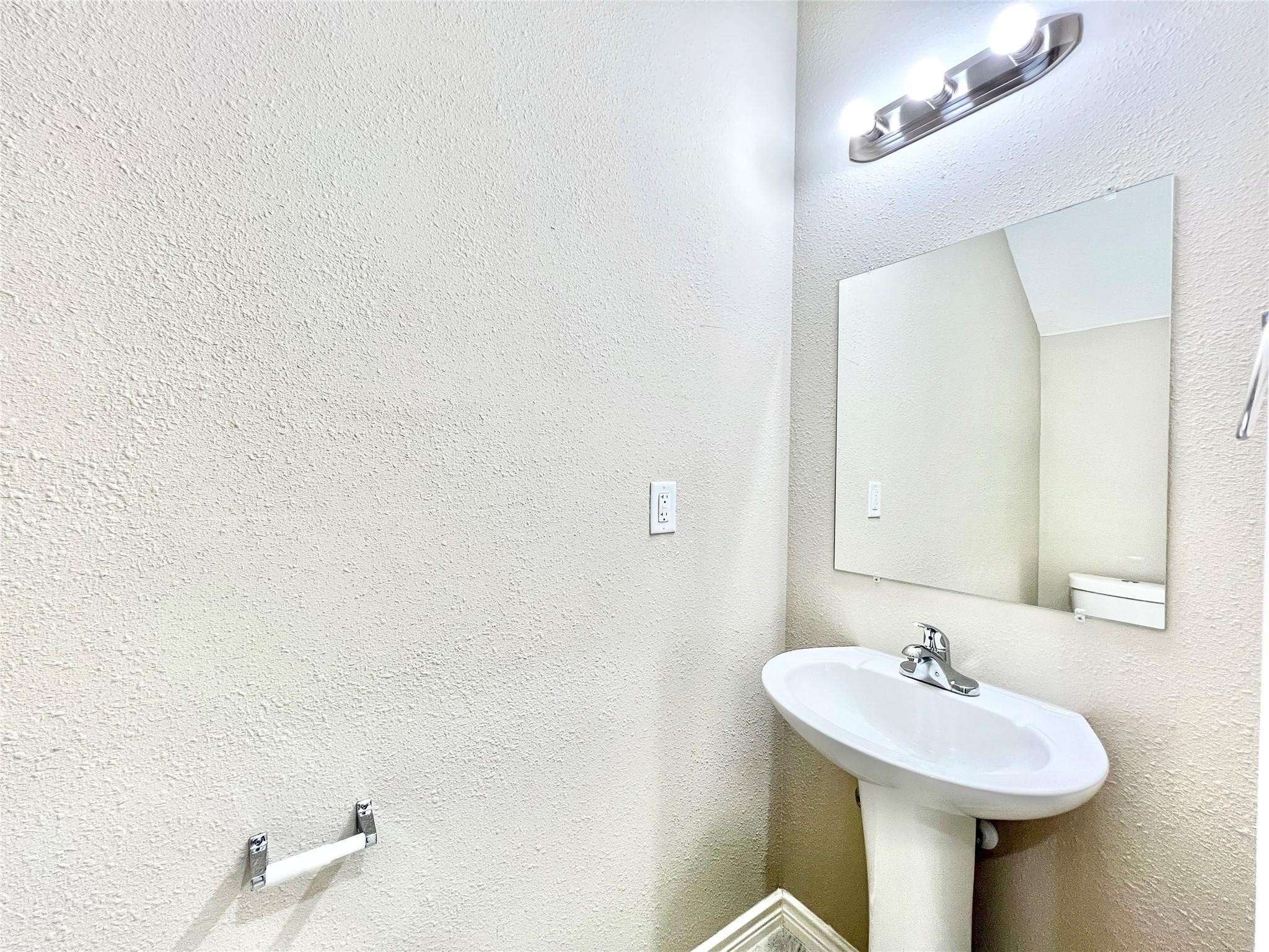 5602 Hirondel, Unit B Houston, TX 77033 - Photo 4 of 10