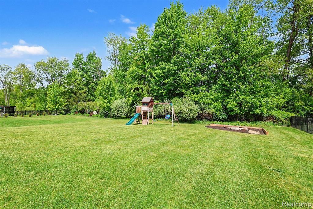 1288 Weatherstone Lane Howell, MI 48843 - Photo 23 of 30