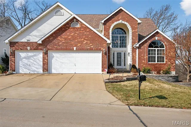$449,000 | 295 Romaine Spring View, Fenton, MO 63026