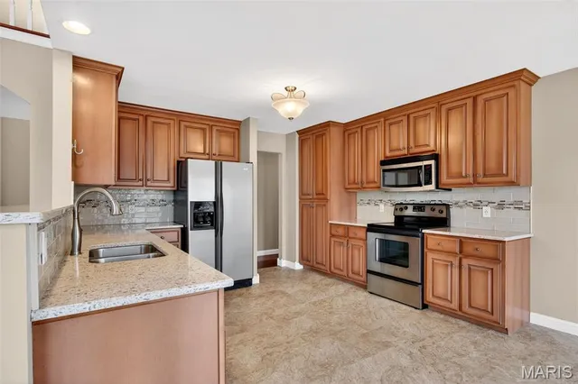 $449,000 | 295 Romaine Spring View, Fenton, MO 63026