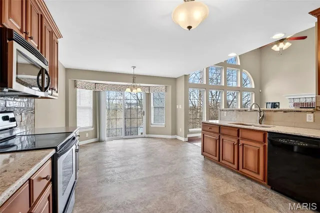 $449,000 | 295 Romaine Spring View, Fenton, MO 63026