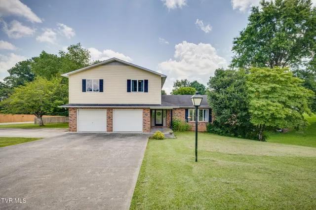 $405,000 | 17304 Mary Lee Drive, Abingdon, VA 24210