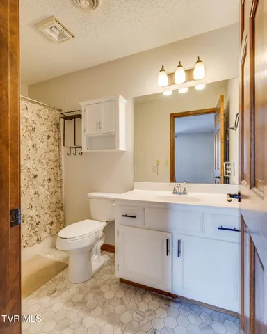 $405,000 | 17304 Mary Lee Drive, Abingdon, VA 24210