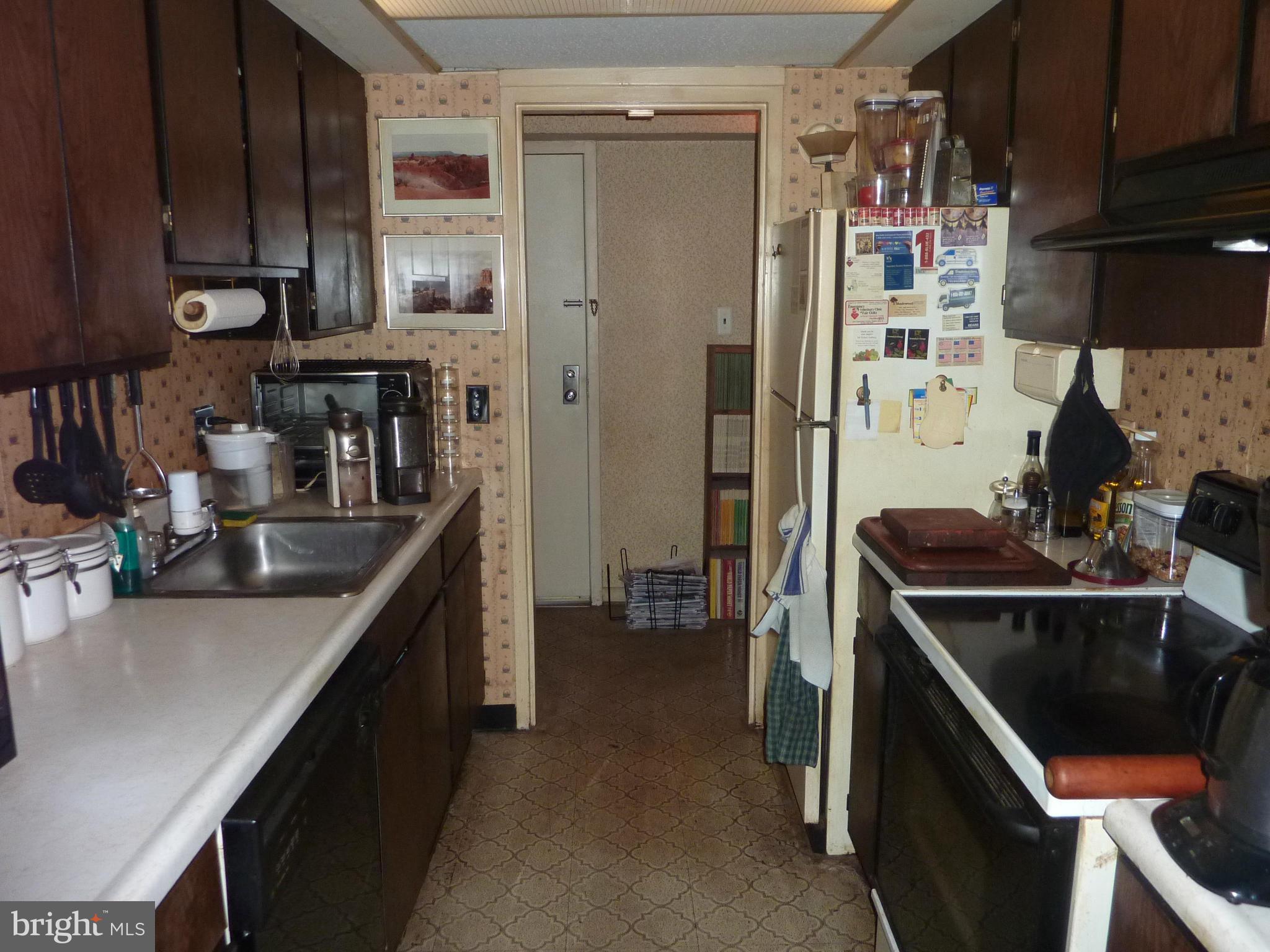 11635 Stoneview Square, Unit 1B Reston, VA 20191 - Photo 3 of 16 Kitchen